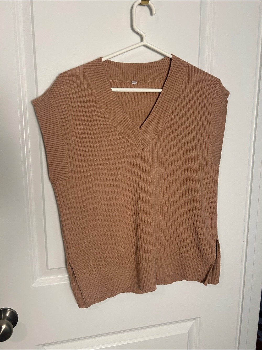 Ribbed V-Neck Sweater Vest in Camel-Taupe